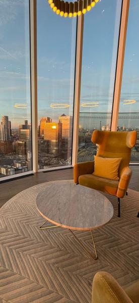 Luxury Modern 2 Bed Flat with Balcony and City View - Canary Wharf City Center